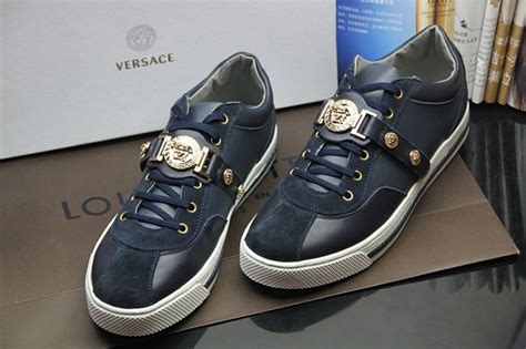 Wie fallen Versace Collection Suede Logo Sneaker aus